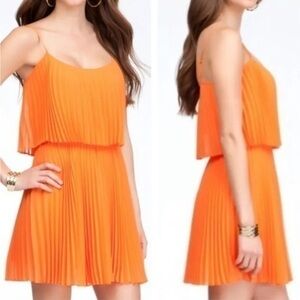 ▶️ BEBE ◀️ Orange pleat tiered dress